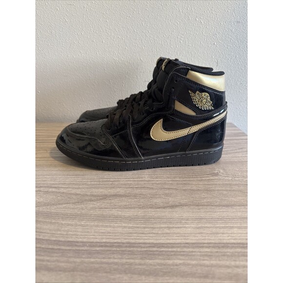 Nike Air Jordan 1 Retro High OG 'Black Metallic Gold' 555088-032 Men's 10 - Picture 1 of 11